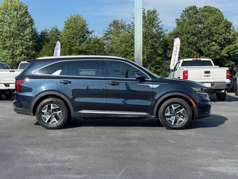 Used 2023 Kia Sorento EX image 2
