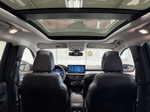 Used 2025 Ford Escape Platinum w/ Premium Technology Package image 40