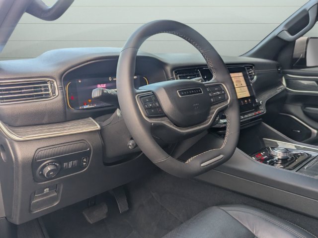 Used 2022 Jeep Wagoneer Series III AWD/4WD image 11