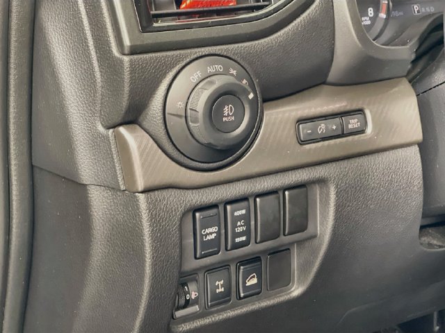Used 2022 Nissan Titan PRO-4X w/ Pro-4x Convenience Package AWD/4WD image 11