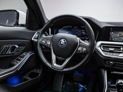 Certified 2022 BMW 330e w/ Convenience Package image 16