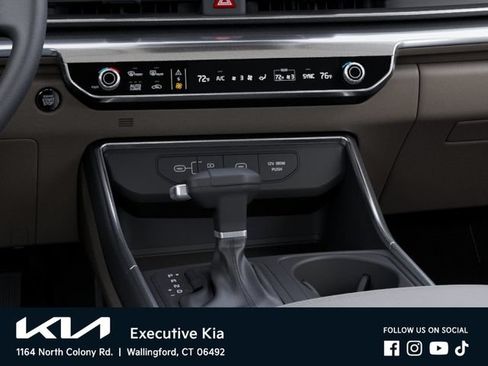 New 2026 Kia Carnival LX FWD image 23