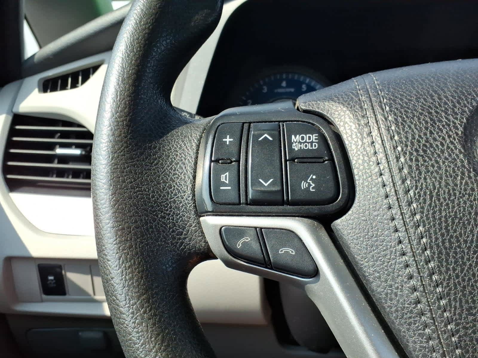 Used 2020 Toyota Sienna LE w/ LE Preferred Package FWD image 20