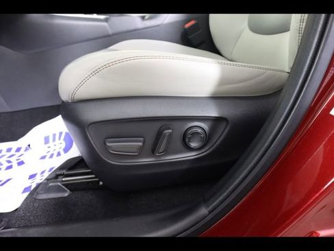 Used 2022 Toyota RAV4 XLE Premium AWD/4WD image 20