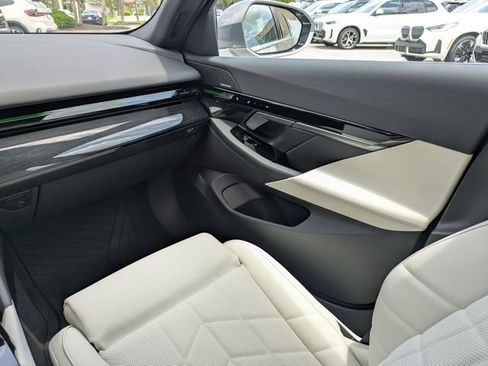 Used 2026 BMW 530i w/ Premium Package RWD image 16