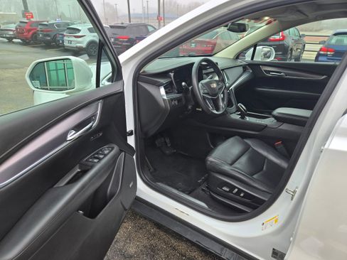 Used 2018 Cadillac XT5 Luxury image 5