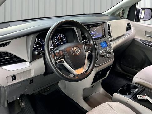 Used 2020 Toyota Sienna LE w/ LE Preferred Package AWD/4WD image 17