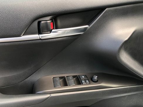 Used 2022 Toyota Camry SE image 12