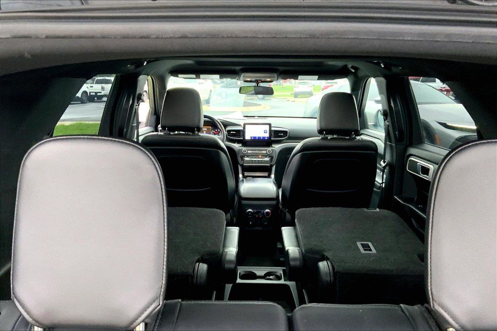 Used 2020 Ford Explorer XLT w/ Equipment Group 202A AWD/4WD image 6