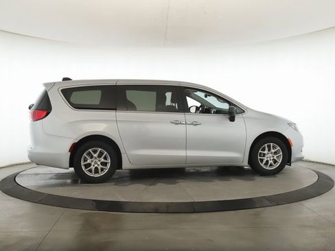 Used 2024 Chrysler Voyager LX image 6
