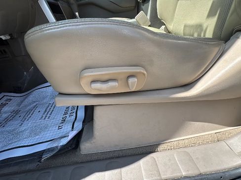 Used 2010 Nissan Pathfinder LE w/ Navigation Pkg RWD image 10