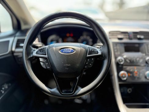 Used 2017 Ford Fusion SE FWD image 24