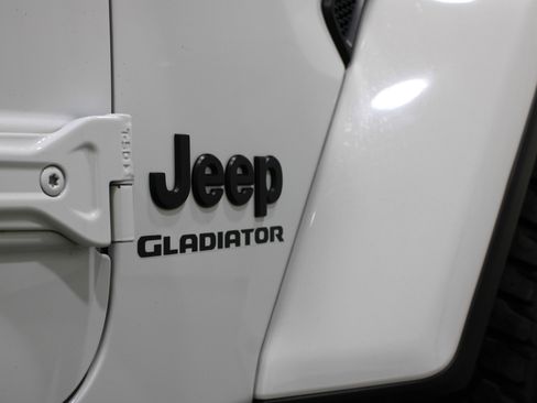 Used 2021 Jeep Gladiator Sport AWD/4WD image 25