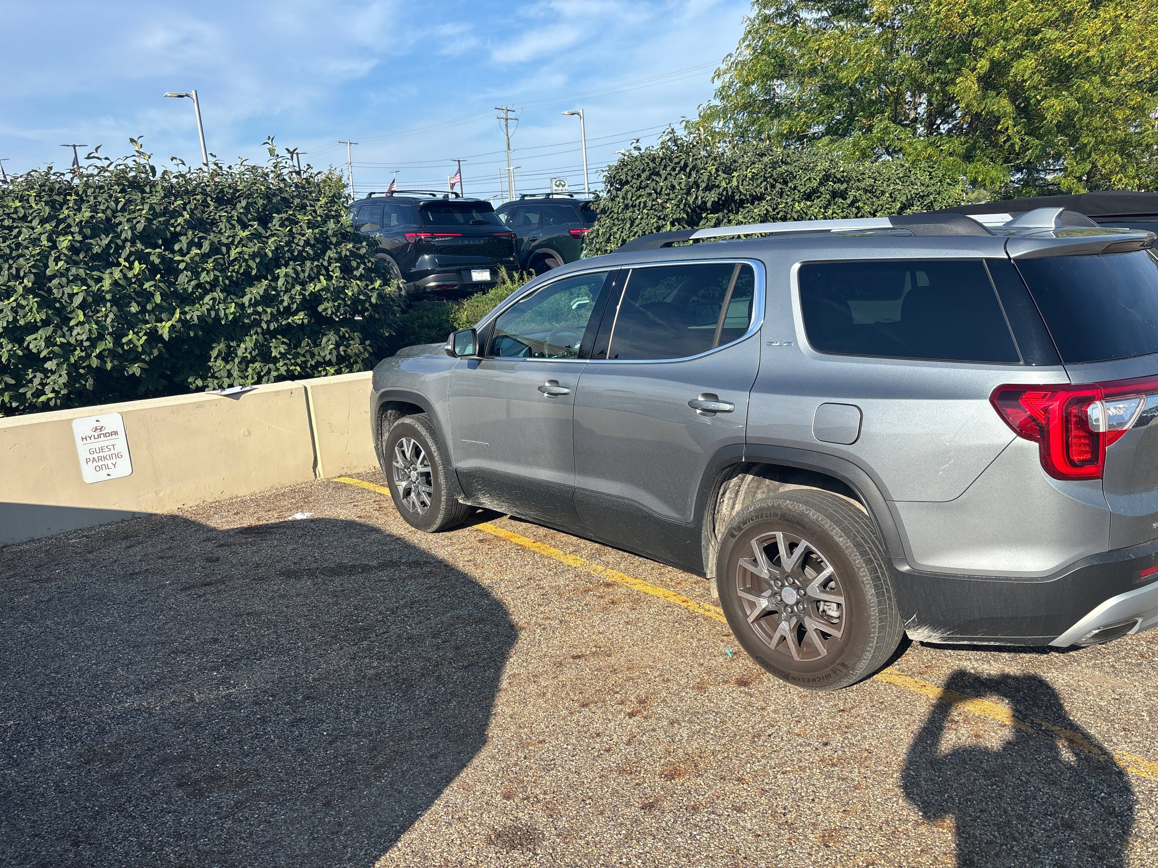 Used 2023 GMC Acadia SLE w/ Driver Convenience Package AWD/4WD image 4