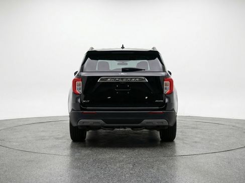 Used 2024 Ford Explorer XLT w/ Equipment Group 202A AWD/4WD image 7