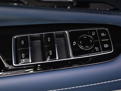 New 2026 Cadillac Optiq Luxury 2 image 23