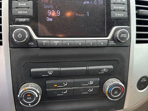 Used 2018 Nissan Frontier SV AWD/4WD image 9