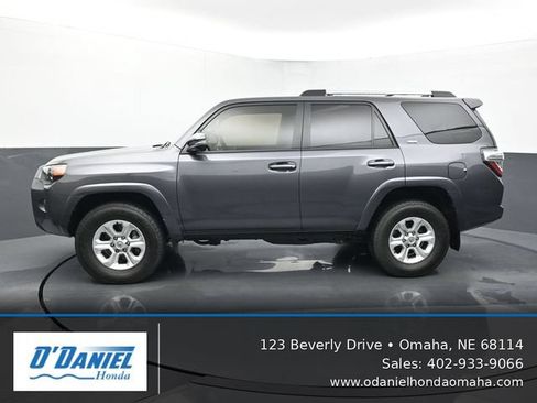 Used 2022 Toyota 4Runner SR5 Premium w/ Moonroof Package AWD/4WD image 2