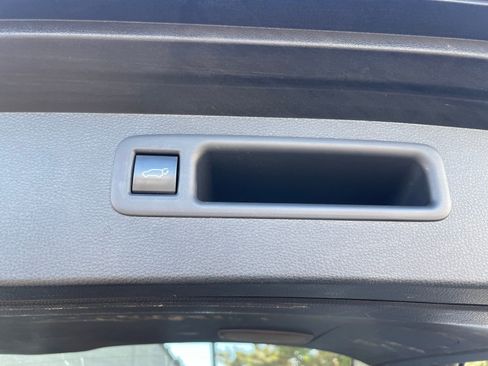 Used 2020 Toyota Highlander Limited image 22