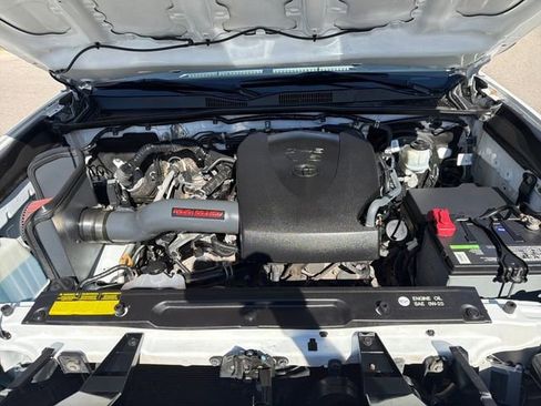 Used 2019 Toyota Tacoma SR5 AWD/4WD image 23