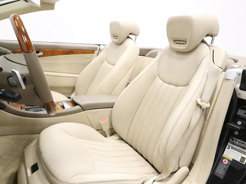 Used 2009 Mercedes-Benz SL 550 image 3
