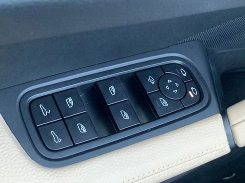 Used 2025 Porsche Cayenne AWD/4WD image 20