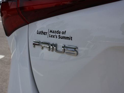Used 2021 Toyota Prius L Eco FWD image 15