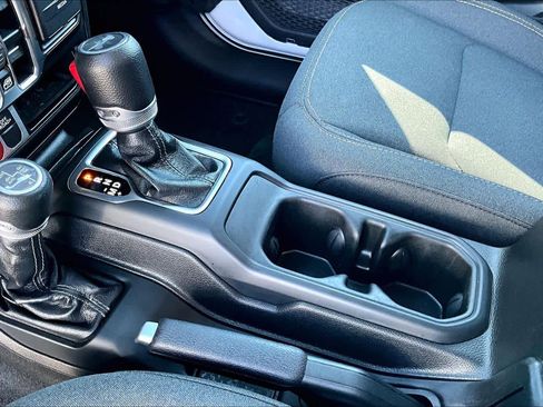 Used 2024 Jeep Wrangler Unlimited AWD/4WD image 15