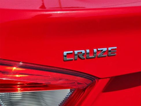 Certified 2019 Chevrolet Cruze LS w/ LS Convenience Package FWD image 20