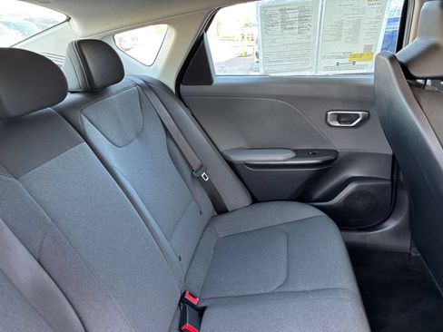 Used 2025 Kia K4 FWD image 36