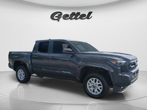 Used 2025 Toyota Tacoma SR5 AWD/4WD image 5
