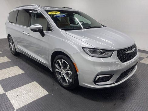 Used 2026 Chrysler Pacifica Pinnacle FWD image 5