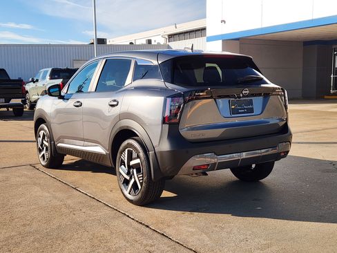 Used 2025 Nissan Kicks SV image 8