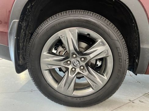 Used 2018 Toyota Highlander Limited Platinum AWD/4WD image 17