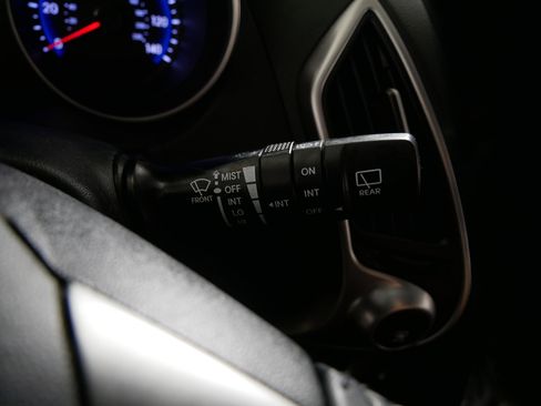 Used 2012 Hyundai Tucson GLS image 31