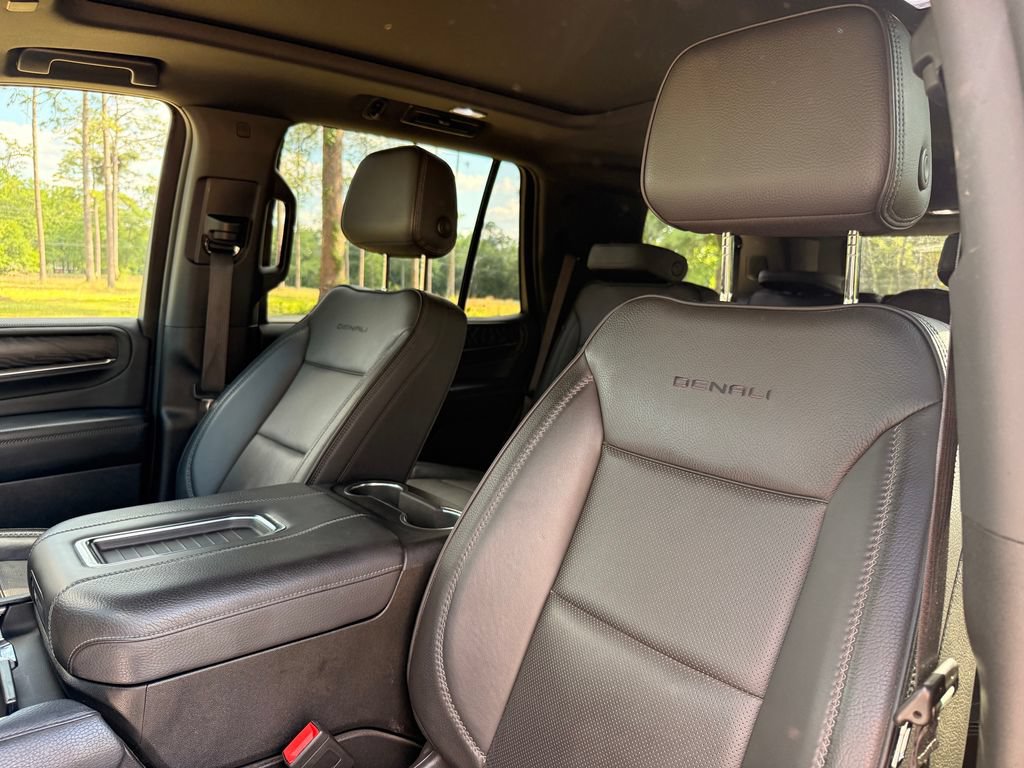Used 2023 GMC Yukon Denali w/ LPO, Floor Liner Package AWD/4WD image 12