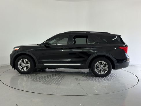 Used 2023 Ford Explorer XLT w/ Equipment Group 202A RWD image 2