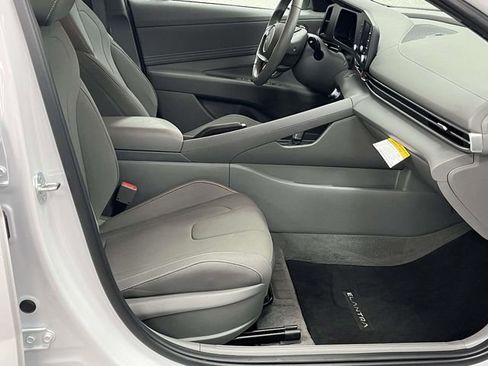 Certified 2025 Hyundai Elantra Sport FWD image 22