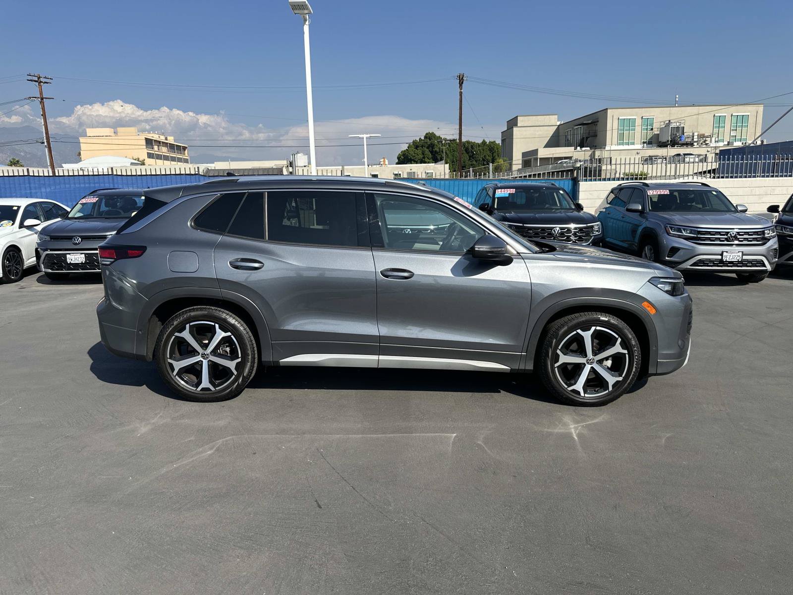 Certified 2026 Volkswagen Tiguan SE FWD image 3