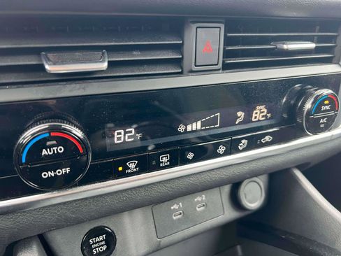 Used 2024 Nissan Rogue SV image 14