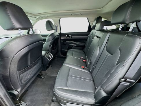 Used 2025 Kia Sorento S w/ Panoramic Sunroof Package FWD image 16