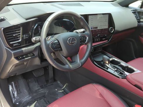 Used 2024 Lexus NX 250 FWD w/ Towing Package (2000 Lbs) image 9