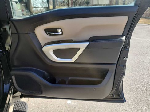 Used 2016 Nissan Titan SL image 40