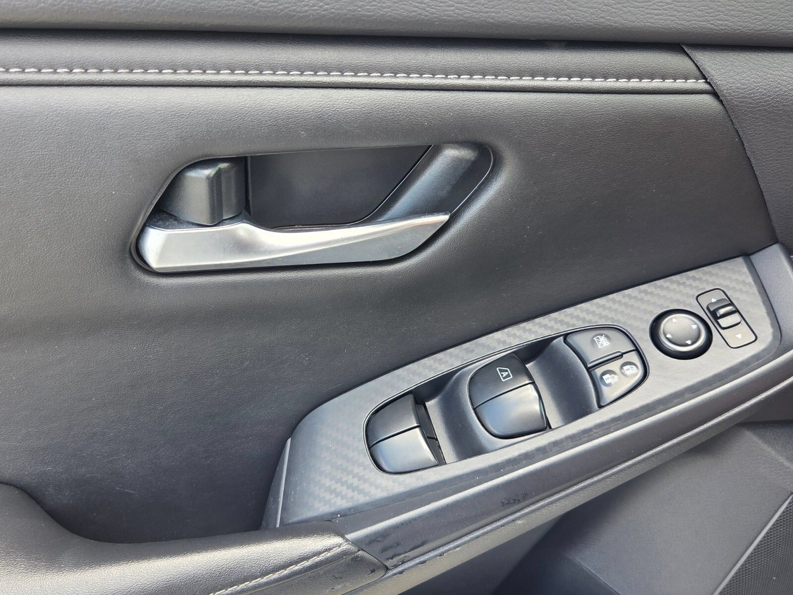 Used 2024 Nissan Sentra SV FWD image 28