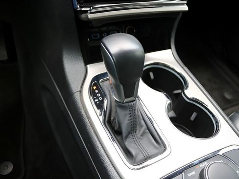 Used 2019 Jeep Grand Cherokee Limited AWD/4WD image 28