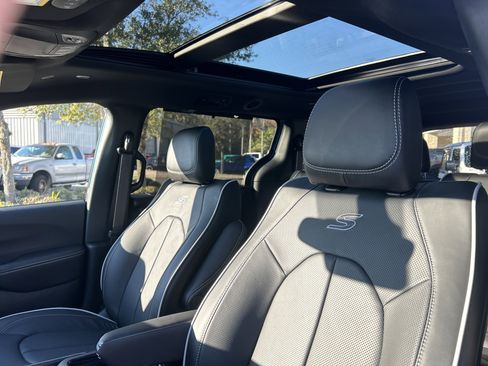 New 2026 Chrysler Pacifica Limited w/ S Appearance Package image 13
