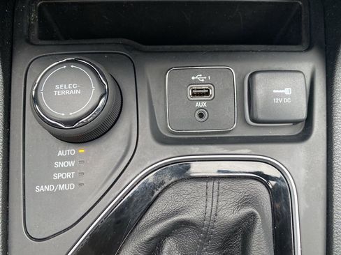 Certified 2022 Jeep Cherokee Limited image 35