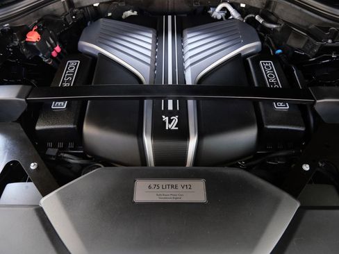 Used 2022 Rolls-Royce Cullinan Black Badge w/ Dark Exterior Package AWD/4WD image 33