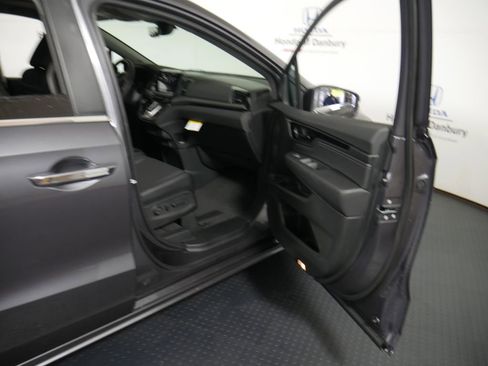 New 2026 Honda Odyssey Touring image 8