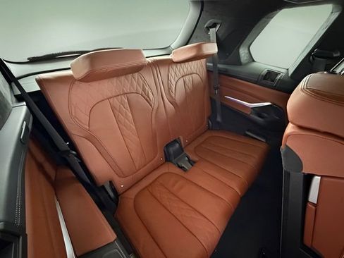 Used 2021 BMW X7 M50i w/ Dynamic Handling Package image 45